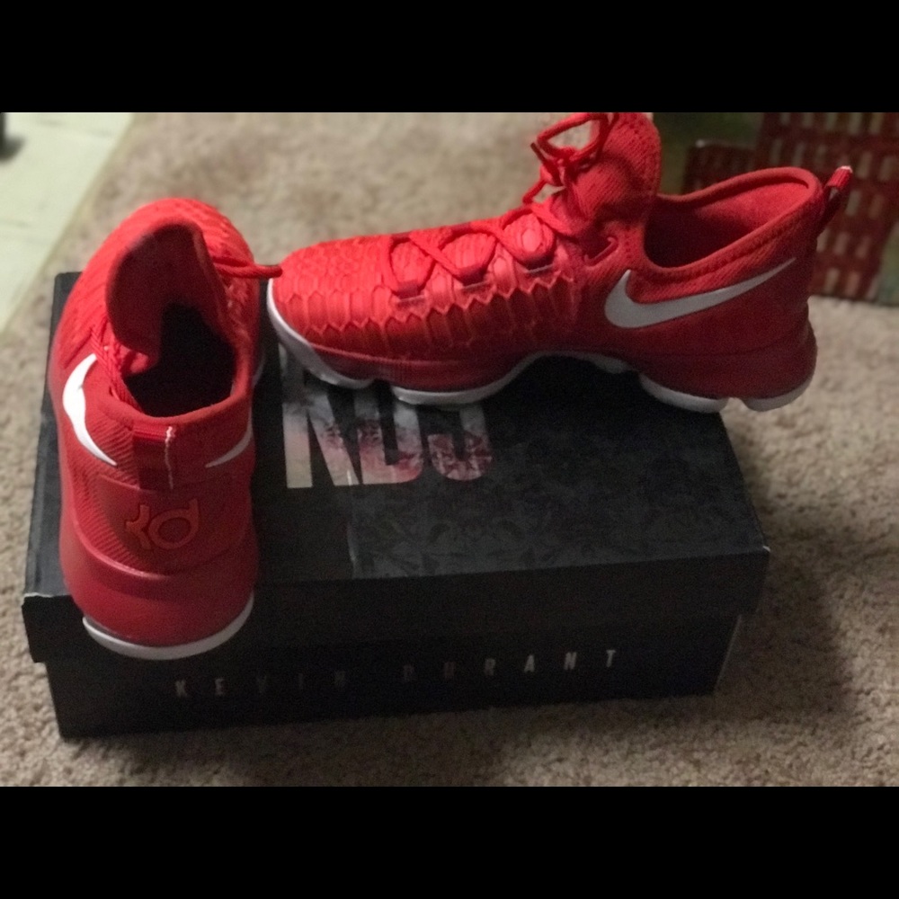 KD’s excellent condition. Men’s size 7
